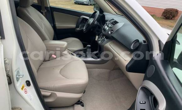 Sayi Na hannu Toyota RAV4 Blanc Mota in Kigali a Rwanda Sayi Na hannu Toyota RAV4 Blanc Mota in Kigali a Rwanda