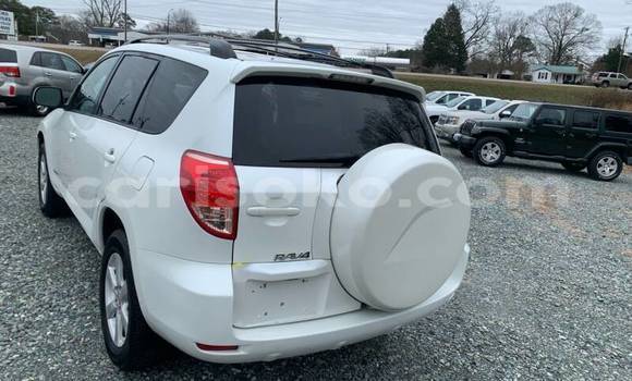 Sayi Na hannu Toyota RAV4 Blanc Mota in Kigali a Rwanda Sayi Na hannu Toyota RAV4 Blanc Mota in Kigali a Rwanda