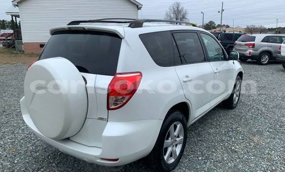 Sayi Na hannu Toyota RAV4 Blanc Mota in Kigali a Rwanda Sayi Na hannu Toyota RAV4 Blanc Mota in Kigali a Rwanda