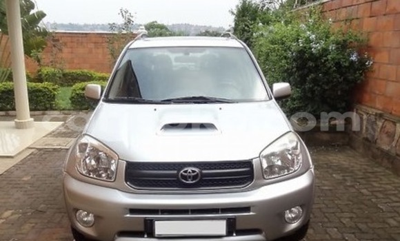 Sayi Na hannu Toyota RAV4 Blanc Mota in Kigali a Rwanda Sayi Na hannu Toyota RAV4 Blanc Mota in Kigali a Rwanda