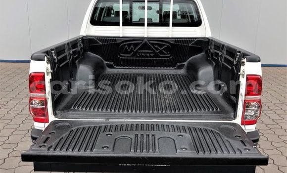 Sayi Imported Toyota Hilux Blanc Mota in Kigali a Rwanda Sayi Imported Toyota Hilux Blanc Mota in Kigali a Rwanda