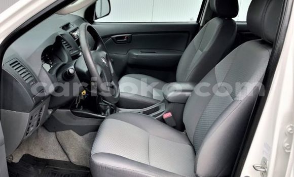 Sayi Imported Toyota Hilux Blanc Mota in Kigali a Rwanda Sayi Imported Toyota Hilux Blanc Mota in Kigali a Rwanda