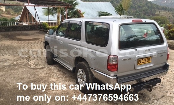 Acheter Occasion Voiture Toyota 4Runner Gris à Kigali, Rwanda Acheter Occasion Voiture Toyota 4Runner Gris à Kigali, Rwanda