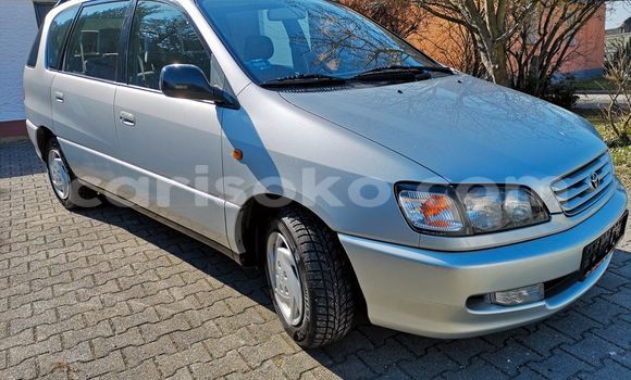 Sayi Na hannu Toyota Picnic Gris Mota in Kigali a Rwanda Sayi Na hannu Toyota Picnic Gris Mota in Kigali a Rwanda