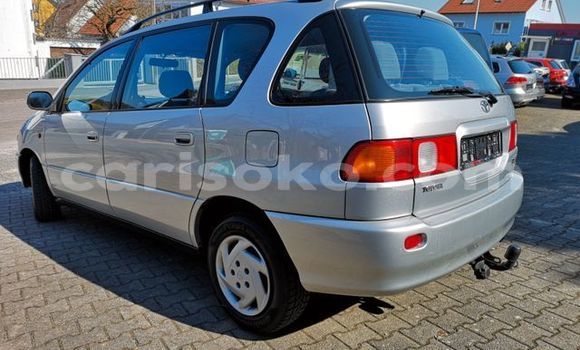 Sayi Na hannu Toyota Picnic Gris Mota in Kigali a Rwanda Sayi Na hannu Toyota Picnic Gris Mota in Kigali a Rwanda