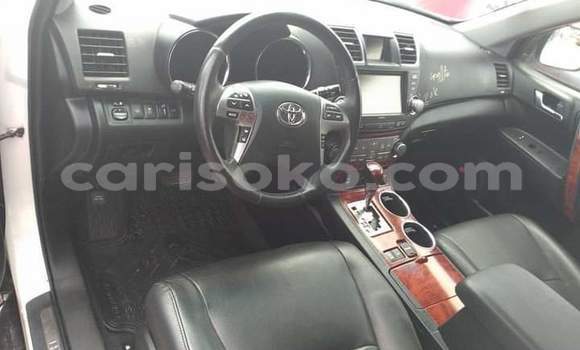 Sayi Na hannu Toyota Hilux Gris Mota in Kigali a Rwanda Sayi Na hannu Toyota Hilux Gris Mota in Kigali a Rwanda