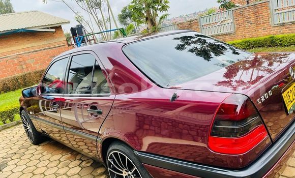 Sayi Na hannu Mercedes-Benz C–Class Rouge Mota in Kigali a Rwanda Sayi Na hannu Mercedes-Benz C–Class Rouge Mota in Kigali a Rwanda