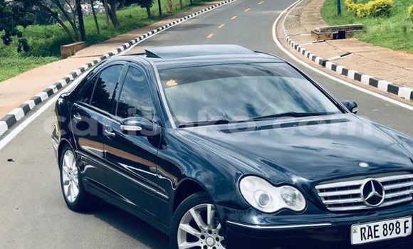 Sayi Na hannu Mercedes-Benz C–Class Noir Mota in Kigali a Rwanda Sayi Na hannu Mercedes-Benz C–Class Noir Mota in Kigali a Rwanda