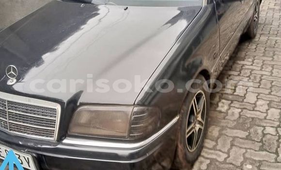 Sayi Na hannu Mercedes-Benz C–Class Noir Mota in Kigali a Rwanda Sayi Na hannu Mercedes-Benz C–Class Noir Mota in Kigali a Rwanda