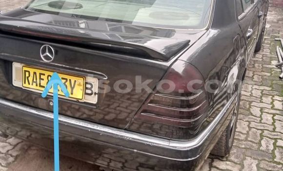 Sayi Na hannu Mercedes-Benz C–Class Noir Mota in Kigali a Rwanda Sayi Na hannu Mercedes-Benz C–Class Noir Mota in Kigali a Rwanda