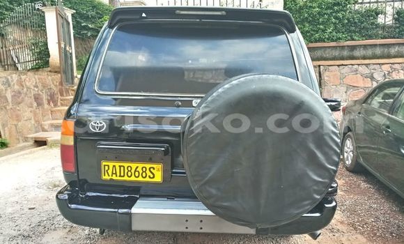 Sayi Na hannu Toyota Land Cruiser Prado Noir Mota in Kigali a Rwanda Sayi Na hannu Toyota Land Cruiser Prado Noir Mota in Kigali a Rwanda