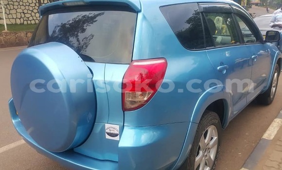 Sayi Na hannu Toyota RAV4 Bleu Mota in Kigali a Rwanda Sayi Na hannu Toyota RAV4 Bleu Mota in Kigali a Rwanda