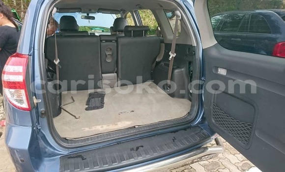 Sayi Na hannu Toyota RAV4 Bleu Mota in Kigali a Rwanda Sayi Na hannu Toyota RAV4 Bleu Mota in Kigali a Rwanda