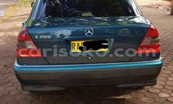 Acheter Occasion Voiture Mercedes-Benz C–Class Vert à Kigali, Rwanda Acheter Occasion Voiture Mercedes-Benz C–Class Vert à Kigali, Rwanda