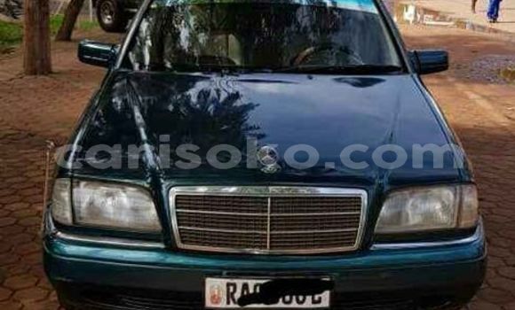 Acheter Occasion Voiture Mercedes-Benz C–Class Vert à Kigali, Rwanda Acheter Occasion Voiture Mercedes-Benz C–Class Vert à Kigali, Rwanda