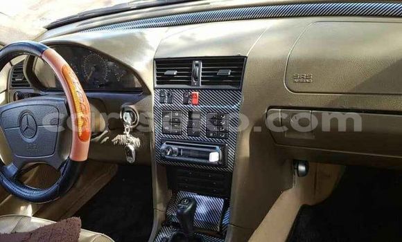 Acheter Occasion Voiture Mercedes-Benz C–Class Vert à Kigali, Rwanda Acheter Occasion Voiture Mercedes-Benz C–Class Vert à Kigali, Rwanda