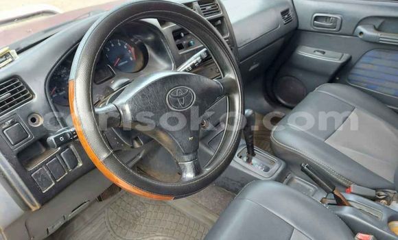 Acheter Occasion Voiture Toyota RAV4 Rouge à Kigali, Rwanda Acheter Occasion Voiture Toyota RAV4 Rouge à Kigali, Rwanda