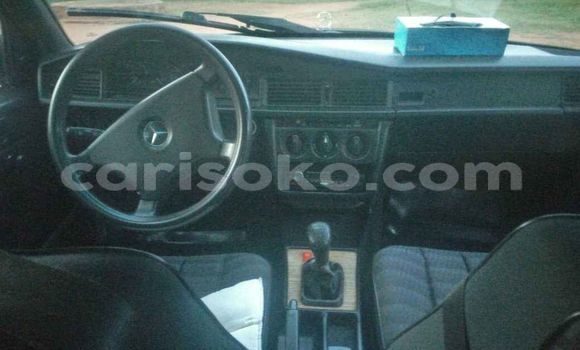 Acheter Occasion Voiture Mercedes-Benz 190 Blanc à Kigali, Rwanda Acheter Occasion Voiture Mercedes-Benz 190 Blanc à Kigali, Rwanda