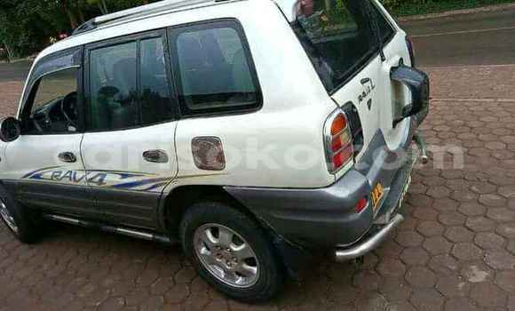 Acheter Occasion Voiture Toyota RAV4 Blanc à Kigali, Rwanda Acheter Occasion Voiture Toyota RAV4 Blanc à Kigali, Rwanda