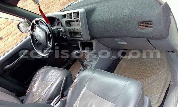 Acheter Occasion Voiture Toyota RAV4 Blanc à Kigali, Rwanda Acheter Occasion Voiture Toyota RAV4 Blanc à Kigali, Rwanda