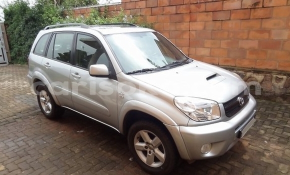 Sayi Na hannu Toyota RAV4 Blanc Mota in Kigali a Rwanda Sayi Na hannu Toyota RAV4 Blanc Mota in Kigali a Rwanda