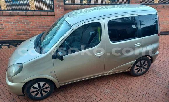 اشتري مستعمل Toyota Yaris Verso Gris سيارة في Kigali في Rwanda اشتري مستعمل Toyota Yaris Verso Gris سيارة في Kigali في Rwanda