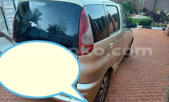 اشتري مستعمل Toyota Yaris Verso Gris سيارة في Kigali في Rwanda اشتري مستعمل Toyota Yaris Verso Gris سيارة في Kigali في Rwanda