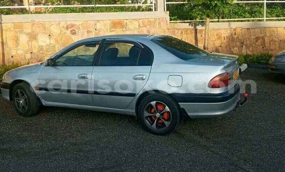 Acheter Occasion Voiture Toyota Avensis Gris à Kigali, Rwanda Acheter Occasion Voiture Toyota Avensis Gris à Kigali, Rwanda