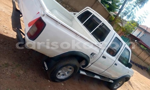 Acheter Occasion Voiture Nissan Hardbody Blanc à Kigali, Rwanda