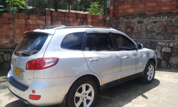 Buy Used Hyundai Santa Fe Silver Car in Kigali in Rwanda Buy Used Hyundai Santa Fe Silver Car in Kigali in Rwanda