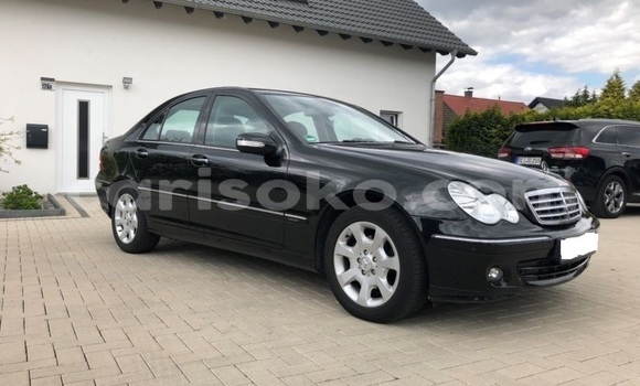 Sayi Na hannu Mercedes-Benz C–Class Noir Mota in Gicumbi a Rwanda Sayi Na hannu Mercedes-Benz C–Class Noir Mota in Gicumbi a Rwanda