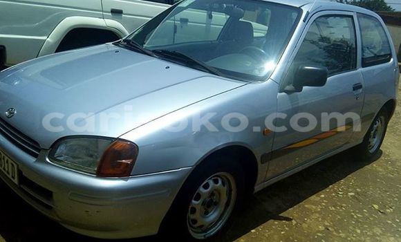 Acheter Occasion Voiture Toyota Starlet Noir à Gicumbi, Rwanda Acheter Occasion Voiture Toyota Starlet Noir à Gicumbi, Rwanda
