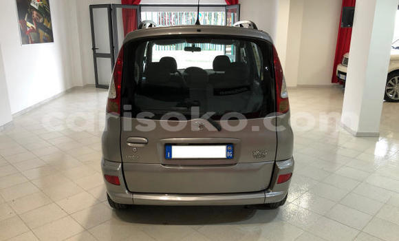 Sayi Na hannu Toyota Yaris Verso Autre Mota in Gikongoro a Gikongoro Sayi Na hannu Toyota Yaris Verso Autre Mota in Gikongoro a Gikongoro