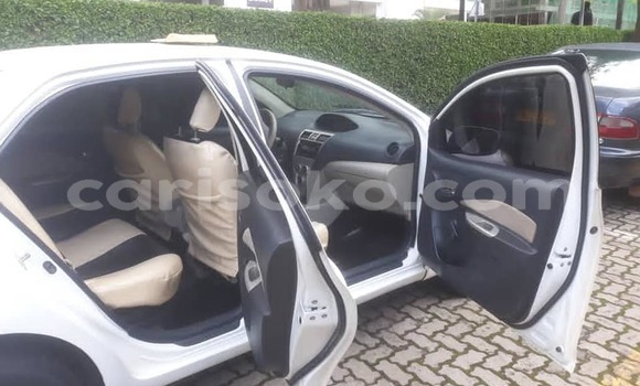 Sayi Na hannu Toyota Yaris Blanc Mota in Kigali a Rwanda Sayi Na hannu Toyota Yaris Blanc Mota in Kigali a Rwanda