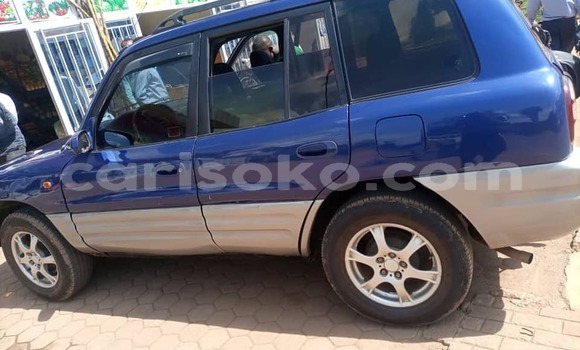 Sayi Na hannu Toyota RAV4 Bleu Mota in Kigali a Rwanda Sayi Na hannu Toyota RAV4 Bleu Mota in Kigali a Rwanda