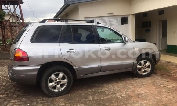 Sayi Na hannu Hyundai Santa Fe Gris Mota in Kigali a Rwanda Sayi Na hannu Hyundai Santa Fe Gris Mota in Kigali a Rwanda