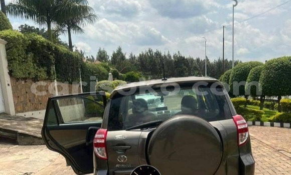 Sayi Na hannu Toyota RAV4 Marron Mota in Kigali a Rwanda Sayi Na hannu Toyota RAV4 Marron Mota in Kigali a Rwanda