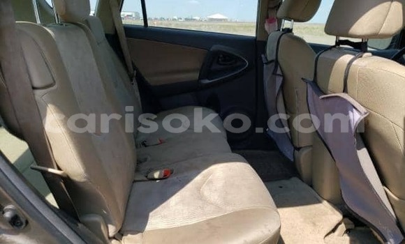 Sayi Na hannu Toyota RAV4 Marron Mota in Kigali a Rwanda Sayi Na hannu Toyota RAV4 Marron Mota in Kigali a Rwanda