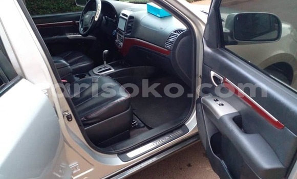 Sayi Na hannu Hyundai Santa Fe Gris Mota in Kigali a Rwanda Sayi Na hannu Hyundai Santa Fe Gris Mota in Kigali a Rwanda