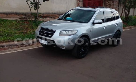Sayi Na hannu Hyundai Santa Fe Gris Mota in Kigali a Rwanda Sayi Na hannu Hyundai Santa Fe Gris Mota in Kigali a Rwanda