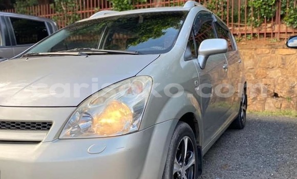 Sayi Na hannu Toyota Corolla Verso Gris Mota in Kigali a Rwanda Sayi Na hannu Toyota Corolla Verso Gris Mota in Kigali a Rwanda