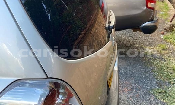 Sayi Na hannu Toyota Corolla Verso Gris Mota in Kigali a Rwanda Sayi Na hannu Toyota Corolla Verso Gris Mota in Kigali a Rwanda