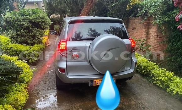 Sayi Na hannu Toyota RAV4 Gris Mota in Kigali a Rwanda Sayi Na hannu Toyota RAV4 Gris Mota in Kigali a Rwanda