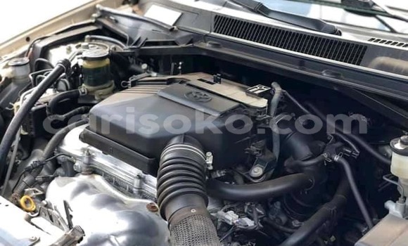 Sayi Na hannu Toyota RAV4 Beige Mota in Kigali a Rwanda Sayi Na hannu Toyota RAV4 Beige Mota in Kigali a Rwanda