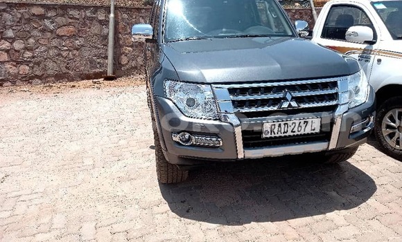 Acheter Occasion Voiture Mitsubishi Pajero Noir à Kigali, Rwanda Acheter Occasion Voiture Mitsubishi Pajero Noir à Kigali, Rwanda