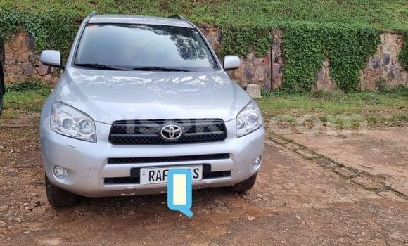 Acheter Occasion Voiture Toyota RAV4 Gris à Kigali, Rwanda Acheter Occasion Voiture Toyota RAV4 Gris à Kigali, Rwanda