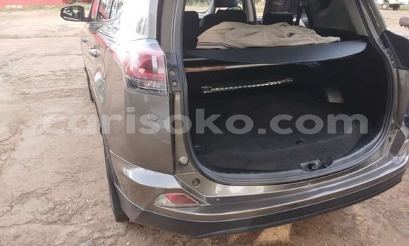 اشتري مستعمل Toyota RAV4 Marron سيارة في Kigali في Rwanda اشتري مستعمل Toyota RAV4 Marron سيارة في Kigali في Rwanda