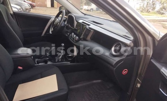 اشتري مستعمل Toyota RAV4 Marron سيارة في Kigali في Rwanda اشتري مستعمل Toyota RAV4 Marron سيارة في Kigali في Rwanda