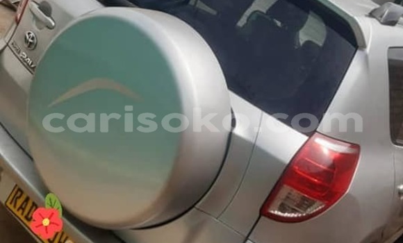 Acheter Occasion Voiture Toyota RAV4 Gris à Kigali, Rwanda Acheter Occasion Voiture Toyota RAV4 Gris à Kigali, Rwanda