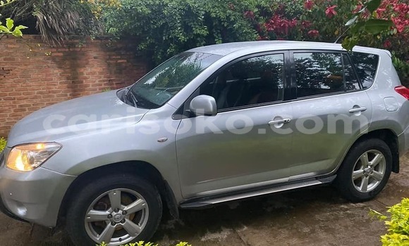 Acheter Occasion Voiture Toyota RAV4 Gris à Kigali, Rwanda Acheter Occasion Voiture Toyota RAV4 Gris à Kigali, Rwanda